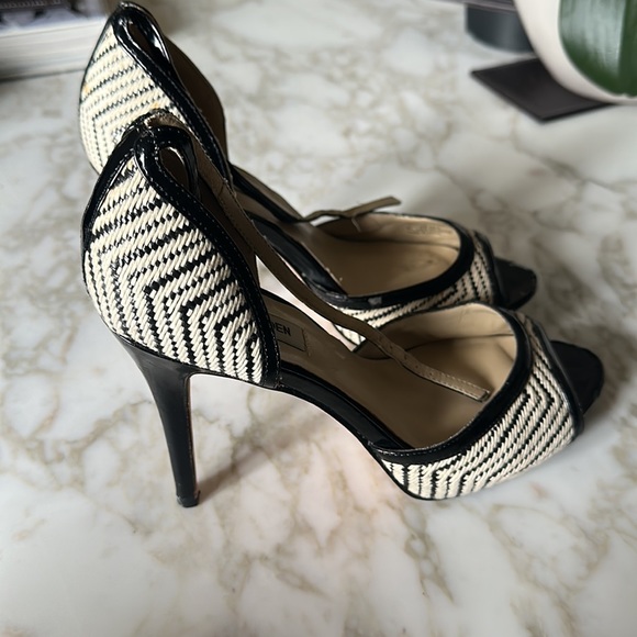 Steve Madden 4 1/2 inch heel open toe - Picture 2 of 5